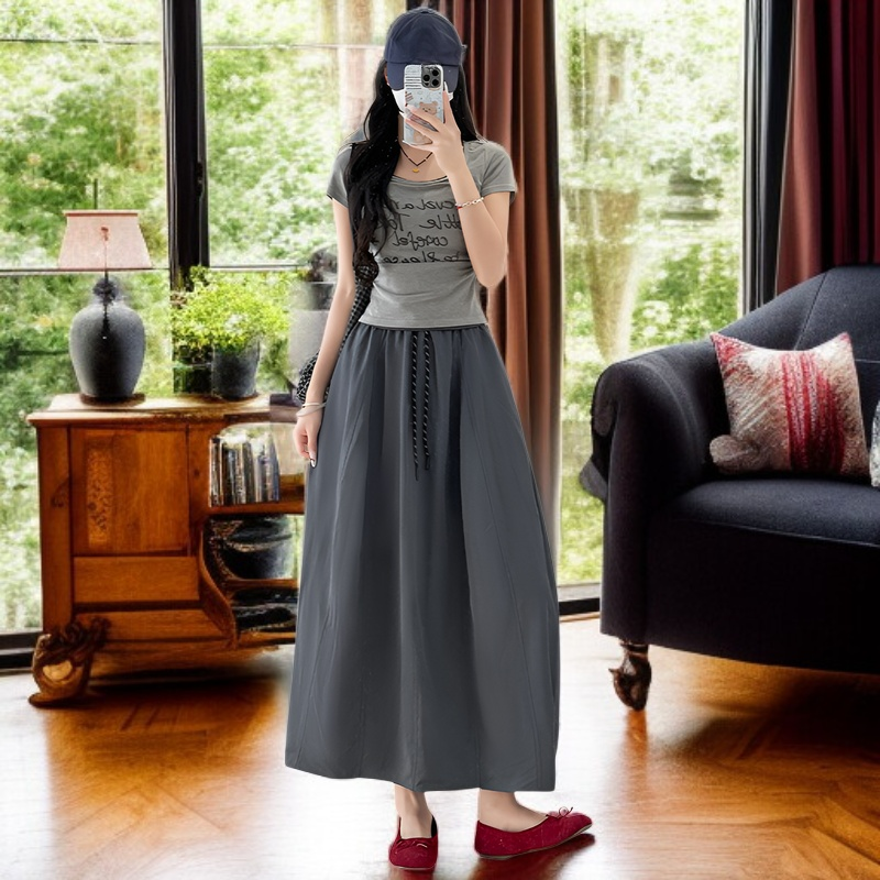 体型カバー効果のあるフレアスカート