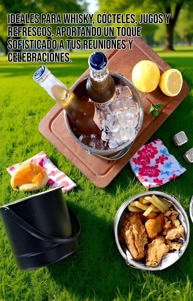 Cubo de hielo de acero inoxidable en vaso de whisky