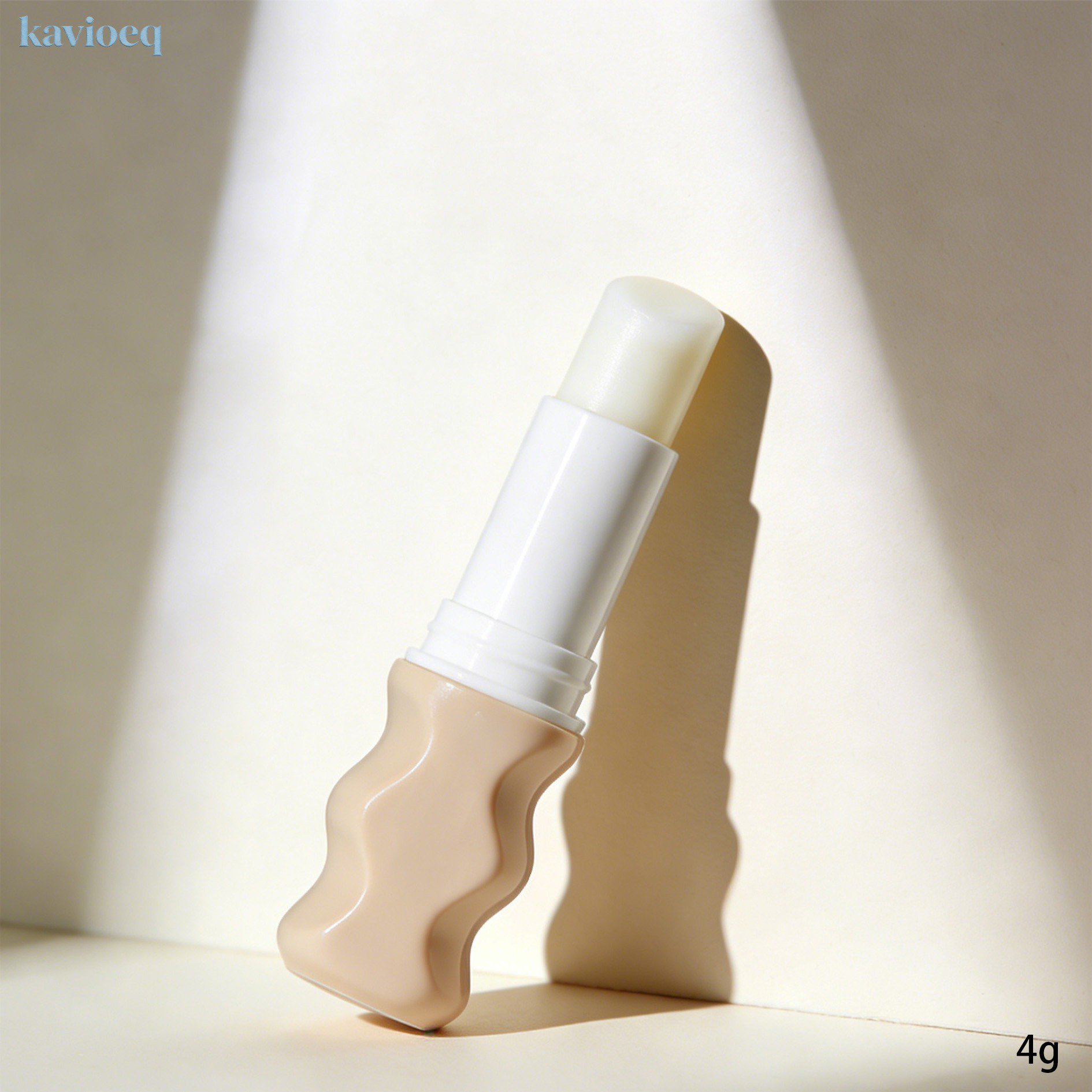 滋潤潤唇膏持久保濕示意