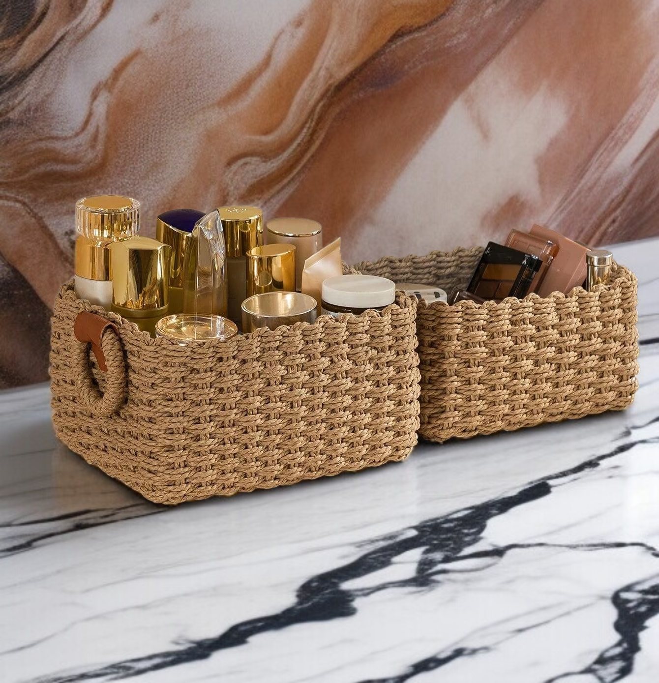 デスクに置けるおしゃれなラタンバスケット