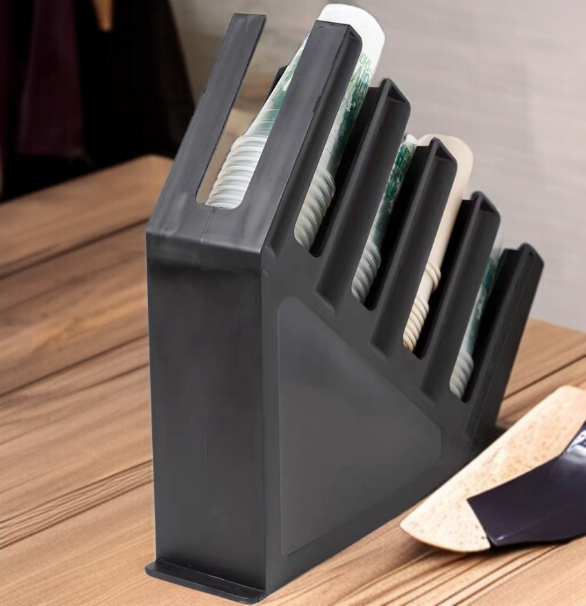 카페에 놓인 종이컵 수납대