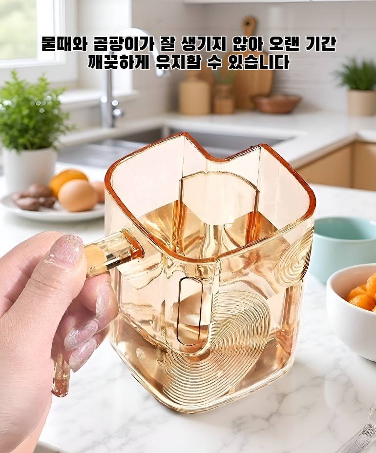 욕실 인테리어와 잘 어울리는 세련된 칫솔꽂이