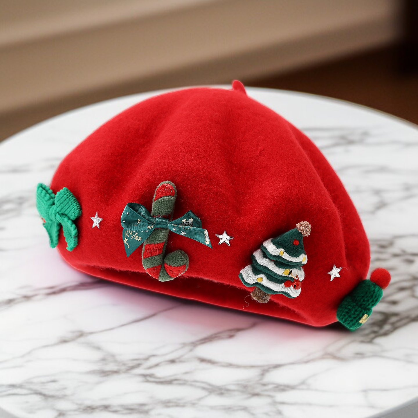 蝴蝶結裝飾貝雷帽近拍