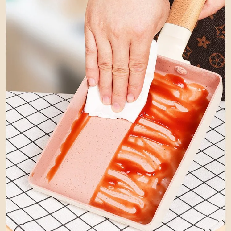 Detalle del mango de la sartén antiadherente de piedra