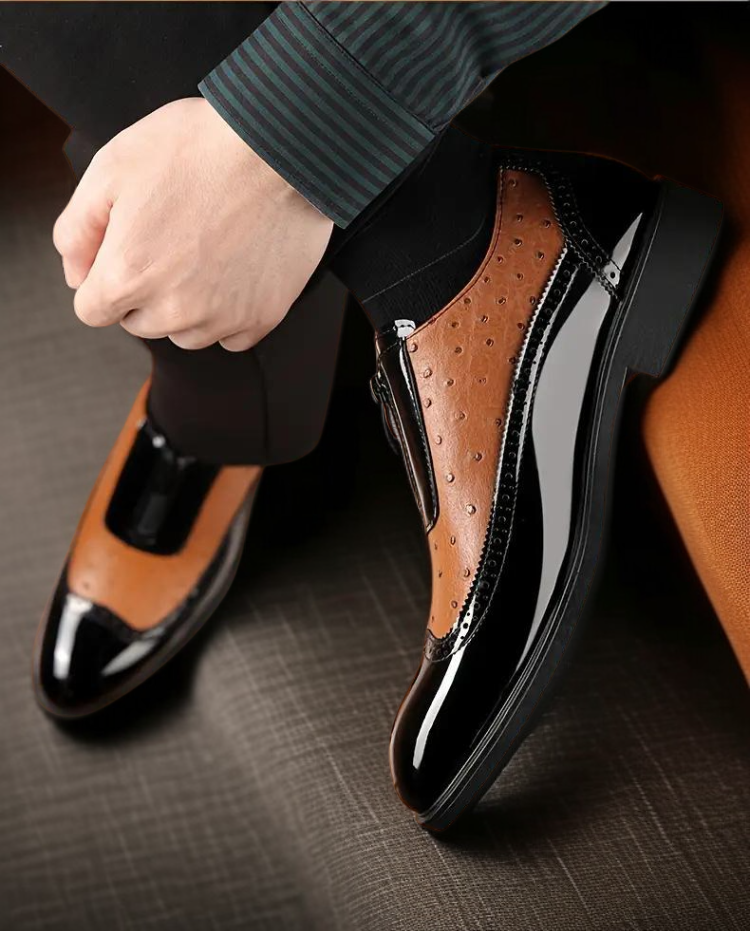 밝은 가죽 뾰족코 남성 정장 구두 측면