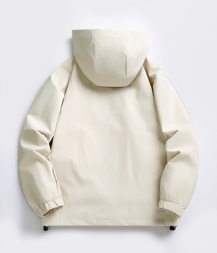 남성 봄가을 야상 트렌치코트 착용 예시