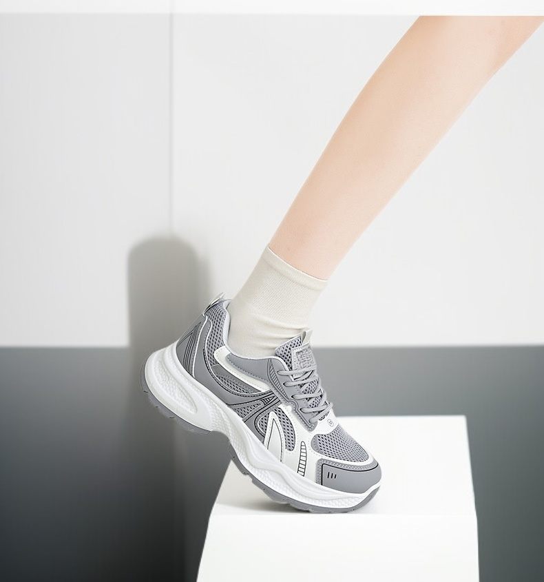 두꺼운 밑창의 여성용 스니커즈 디테일