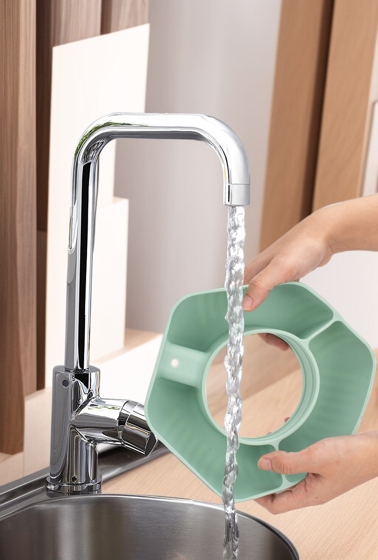 디저트와 함께한 예쁜 접시