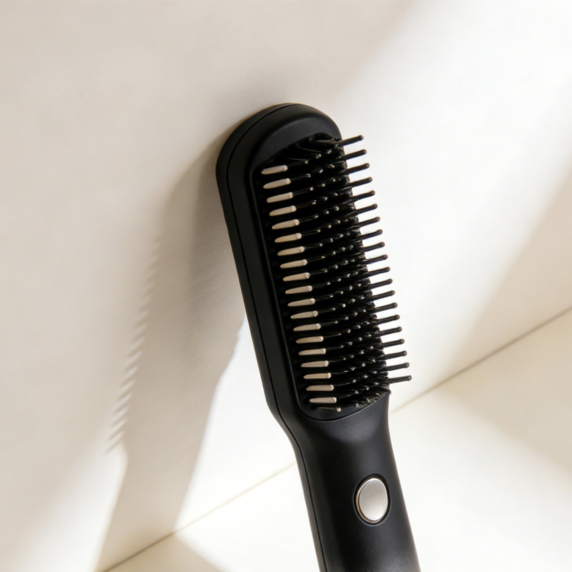 Vista detallada del cepillo alisador iónico con tecnología anti frizz