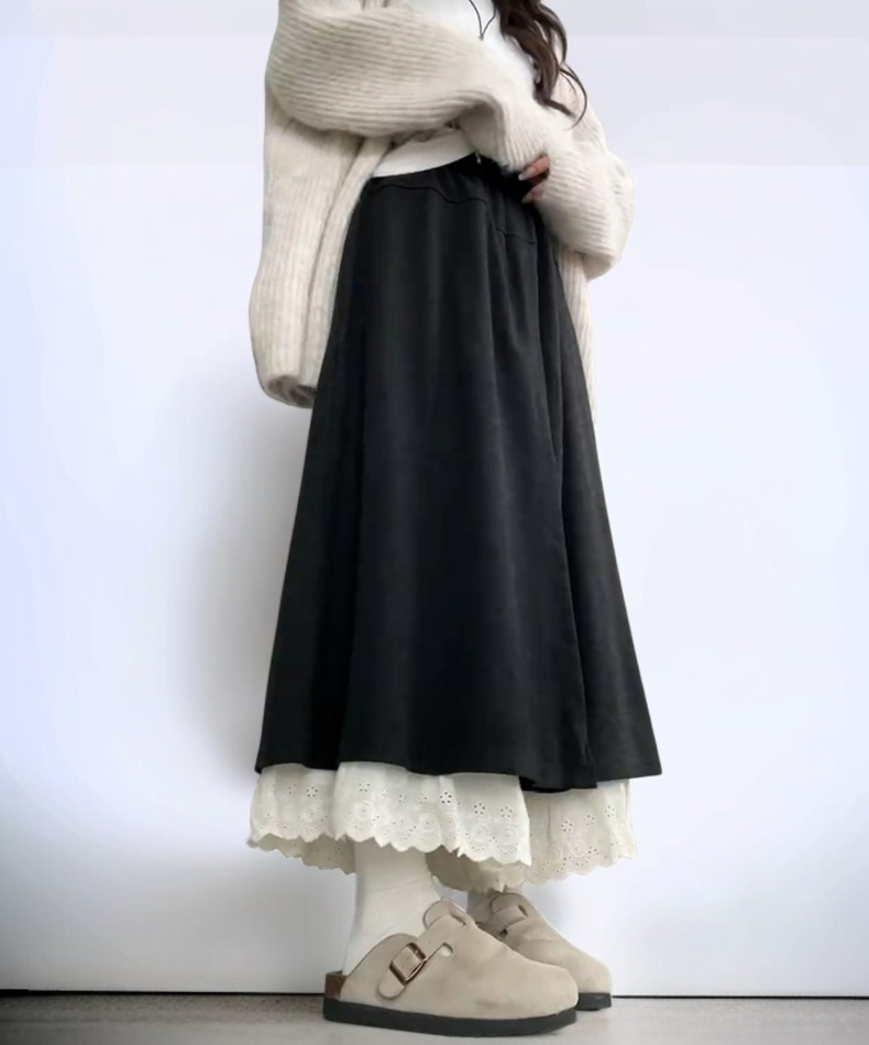 オフィスにもおすすめのレーススカートコーデ