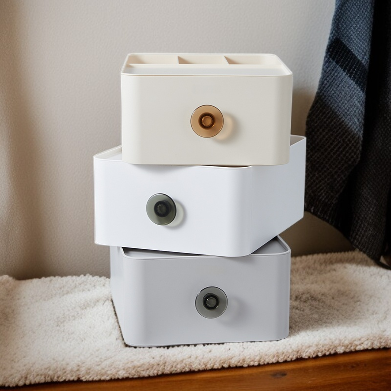 Duży pojemnik do przechowywania z przegródkami