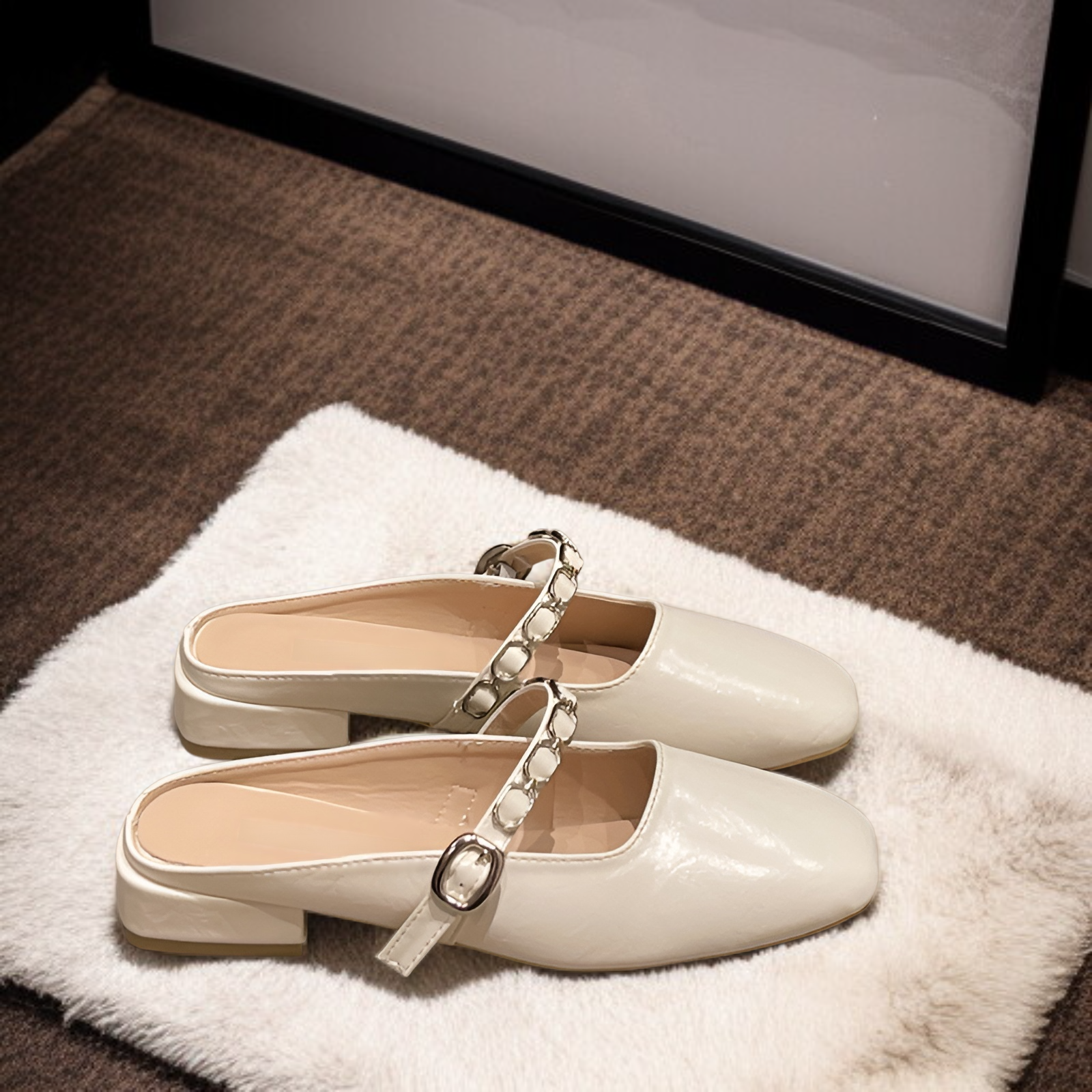 2025春夏サンダルファッションチェーンチャンキーヒールシングルシューズローヒールチェーンマッチングスカートサンダルレトロハーフスリッパレディースアウトドアサンダル