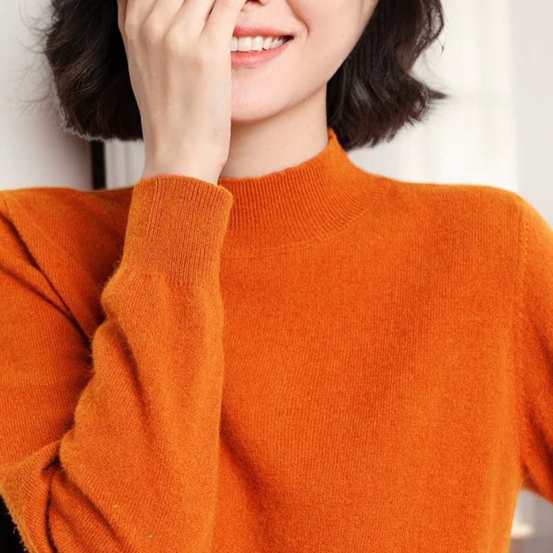 無地ベースのニットウェア