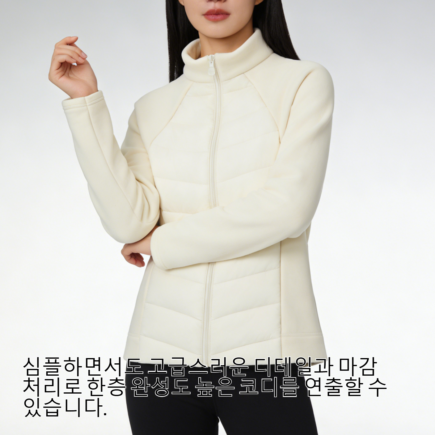 슬림핏 디자인의 여성 면 코트 착용샷