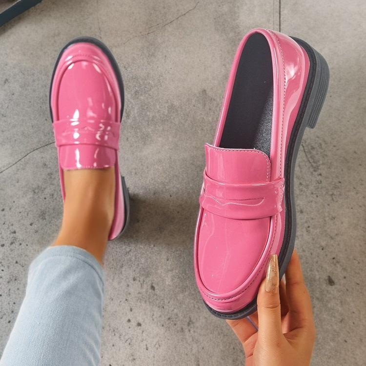 快適な履き心地のローファーデザイン