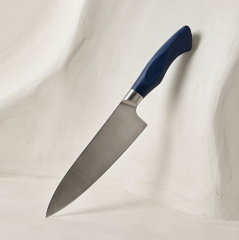 鋭い刃を持つ多機能包丁のアップ画像