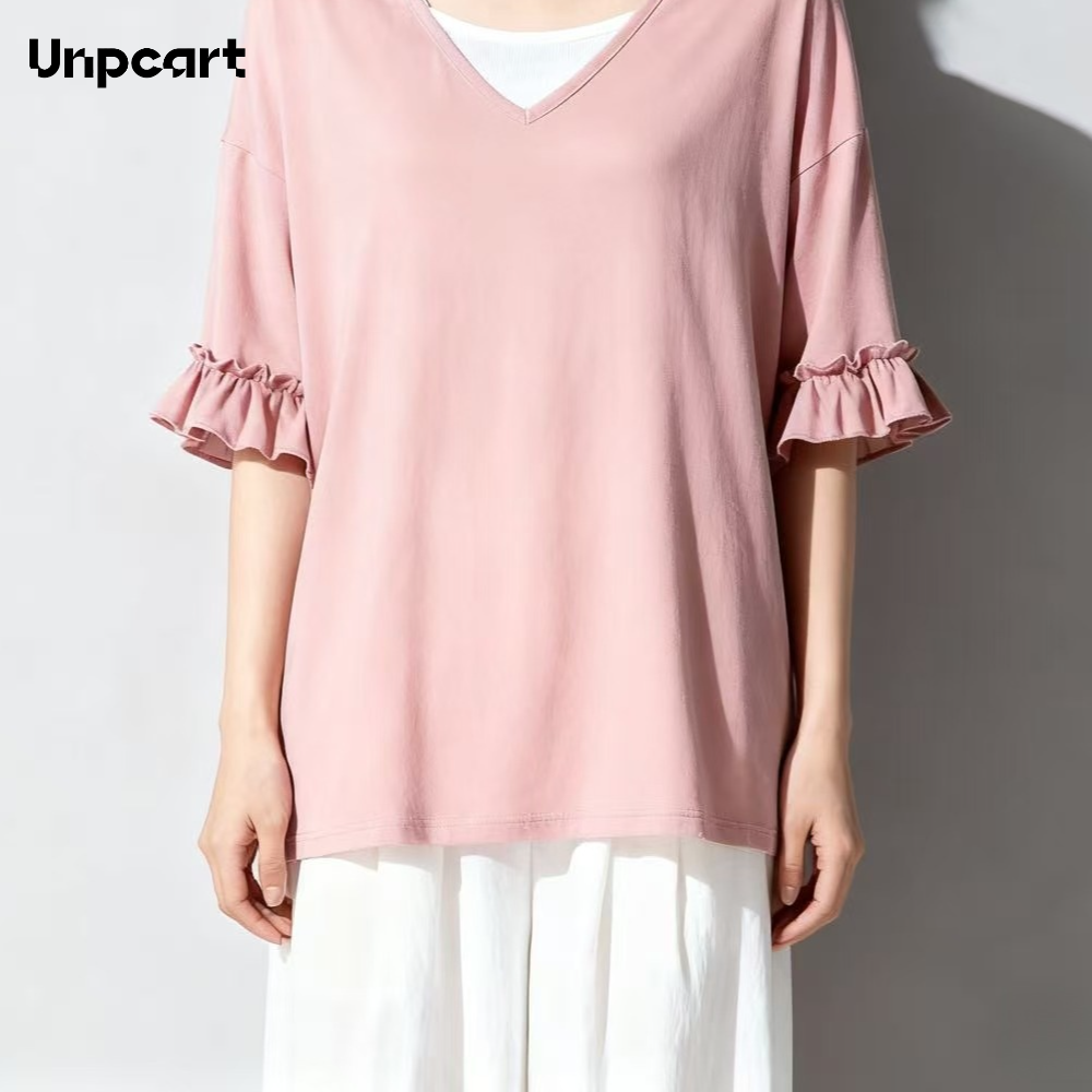 여성스러운 러플 디테일이 돋보이는 블라우스