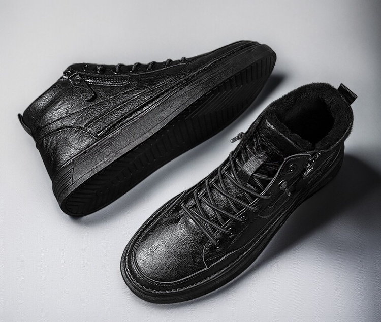 アウトドアにも最適な男性用ハイカット靴