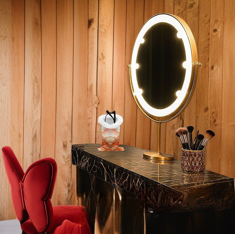 고급 안경 보관함의 내부 모습