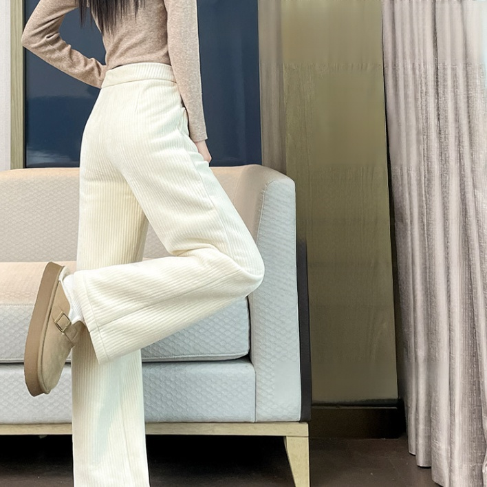 코듀로이 소재 여성 캐주얼 팬츠 질감 사진
