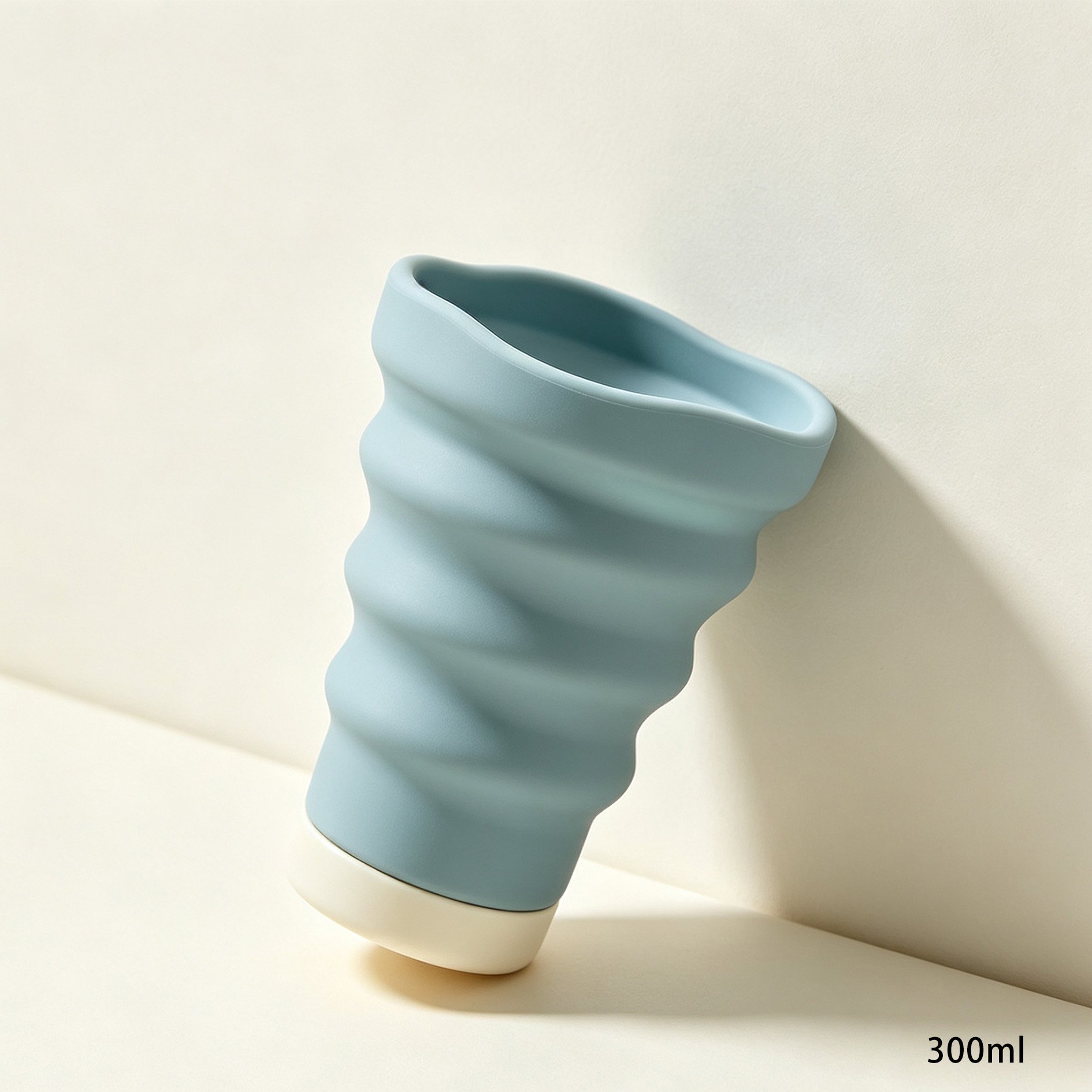 Leakproof pleated silicone bottle with secure cap