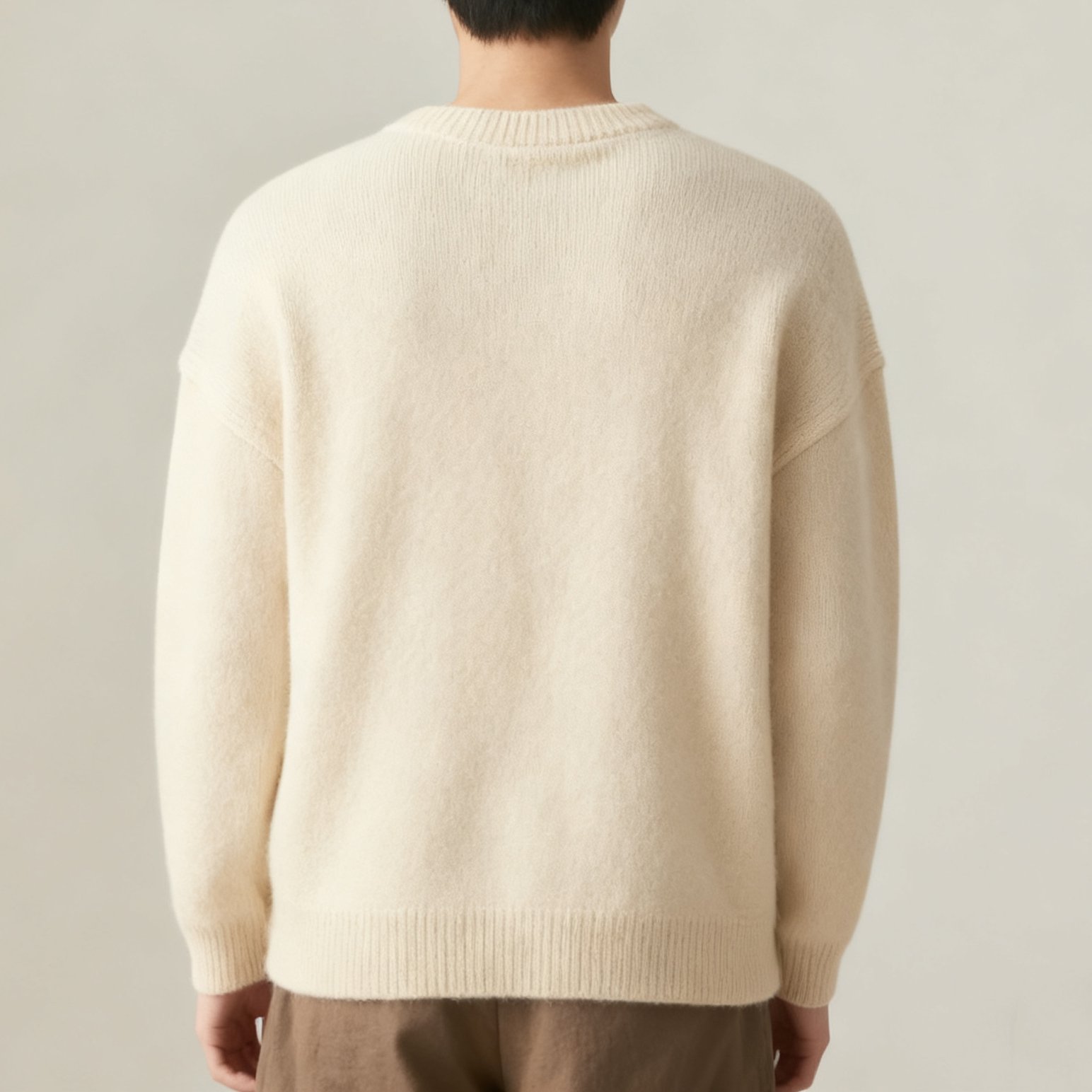 심플하고 세련된 남녀공용 니트