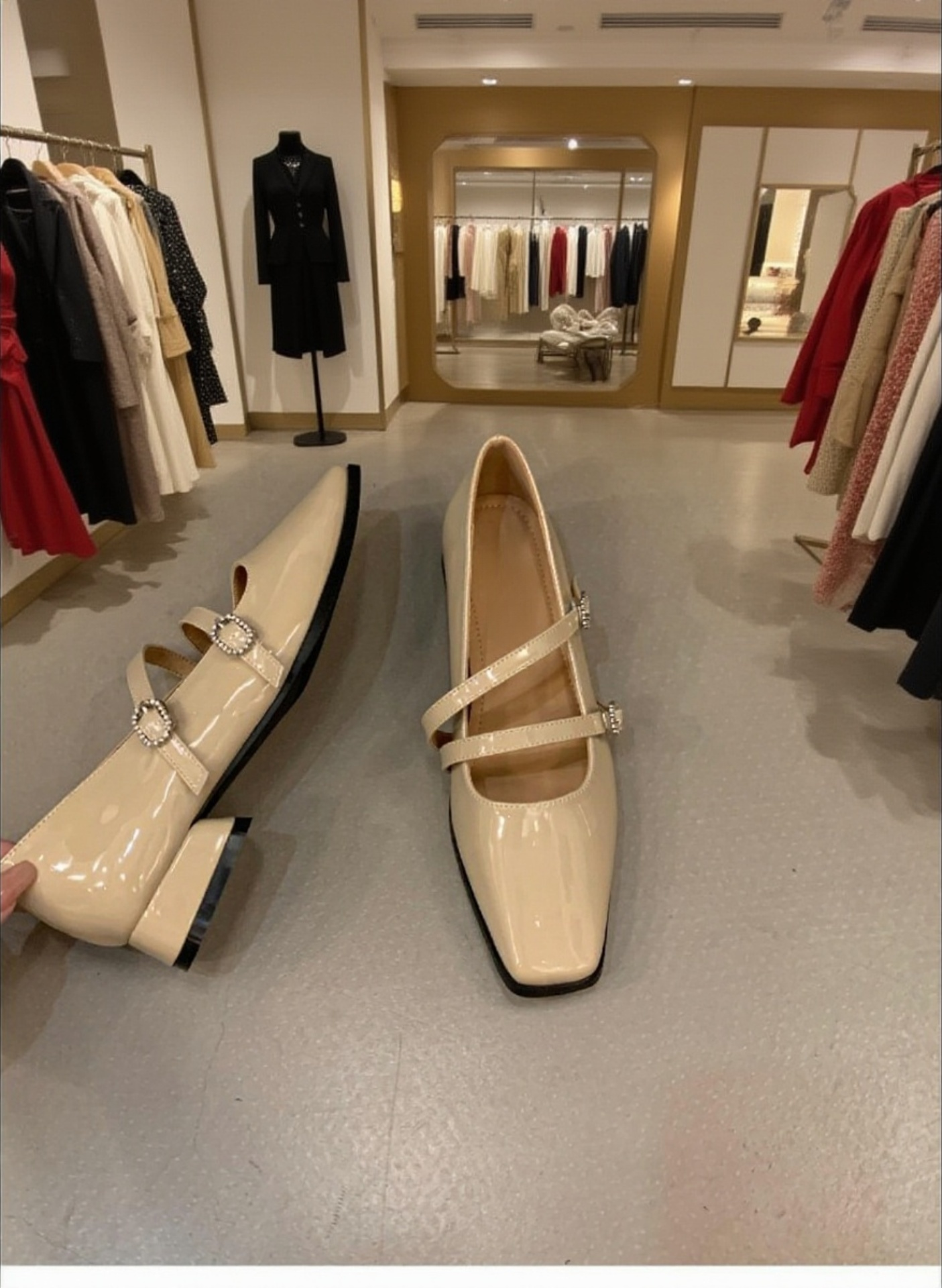 트렌디한 디자인의 여성 메리 제인 슈즈