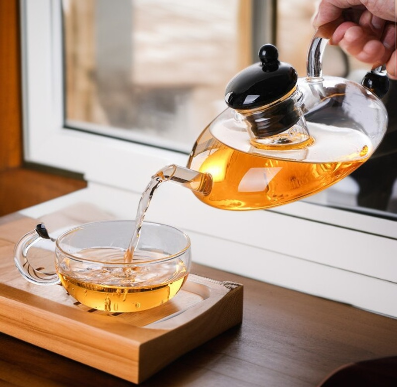 Durable borosilicate glass teapot with stainless steel infuser