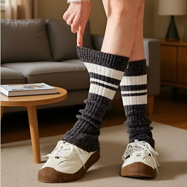 여자 패션 중통 양말 스타일링