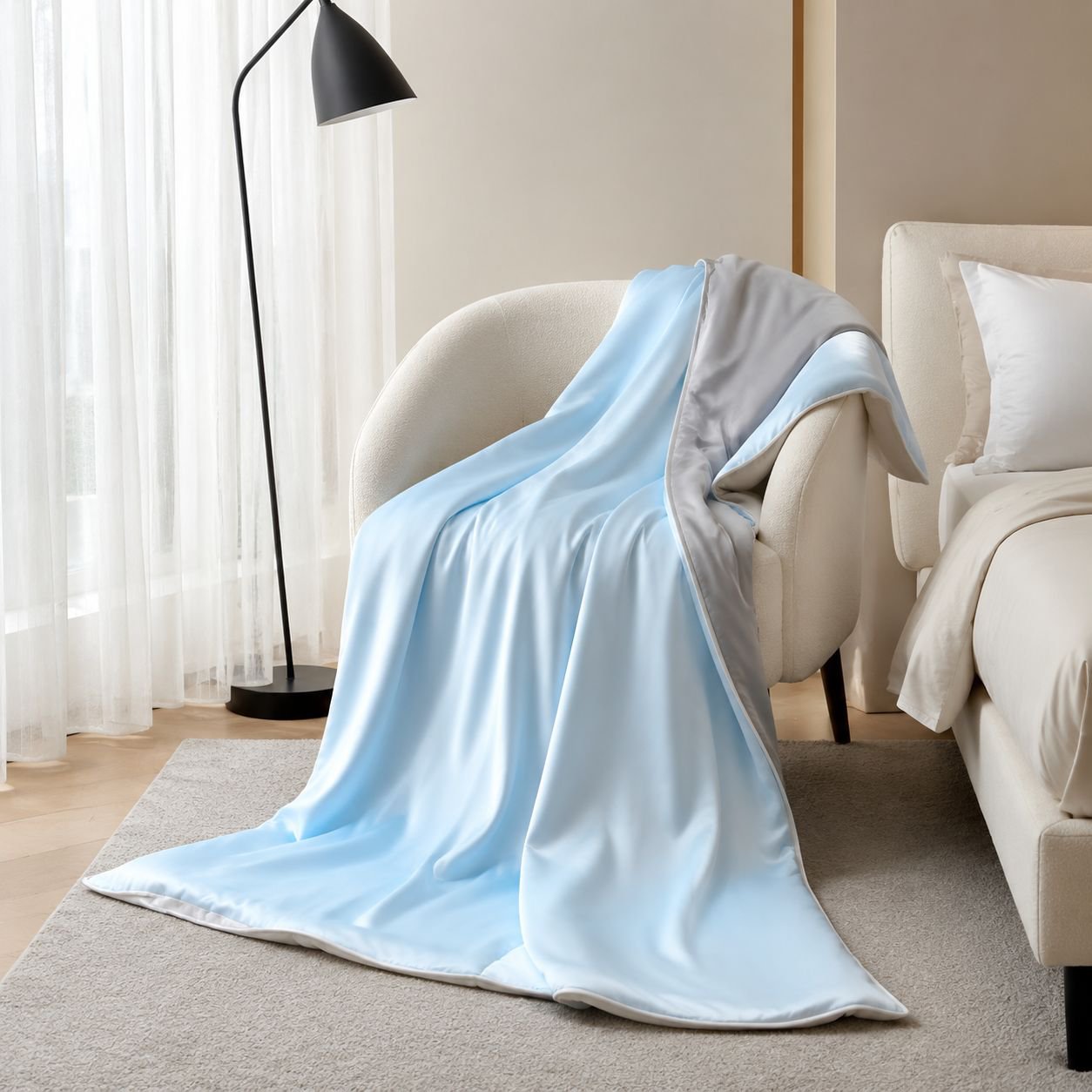 Soft and hypoallergenic ice silk quilt for families
