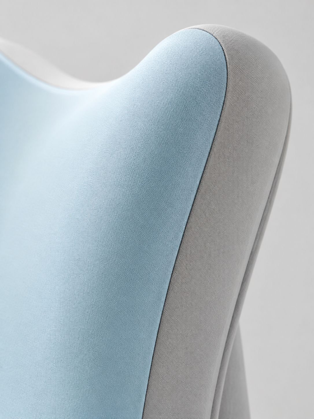Headboard cushion can be adjusted to different slopes to protect the neck and waist. 