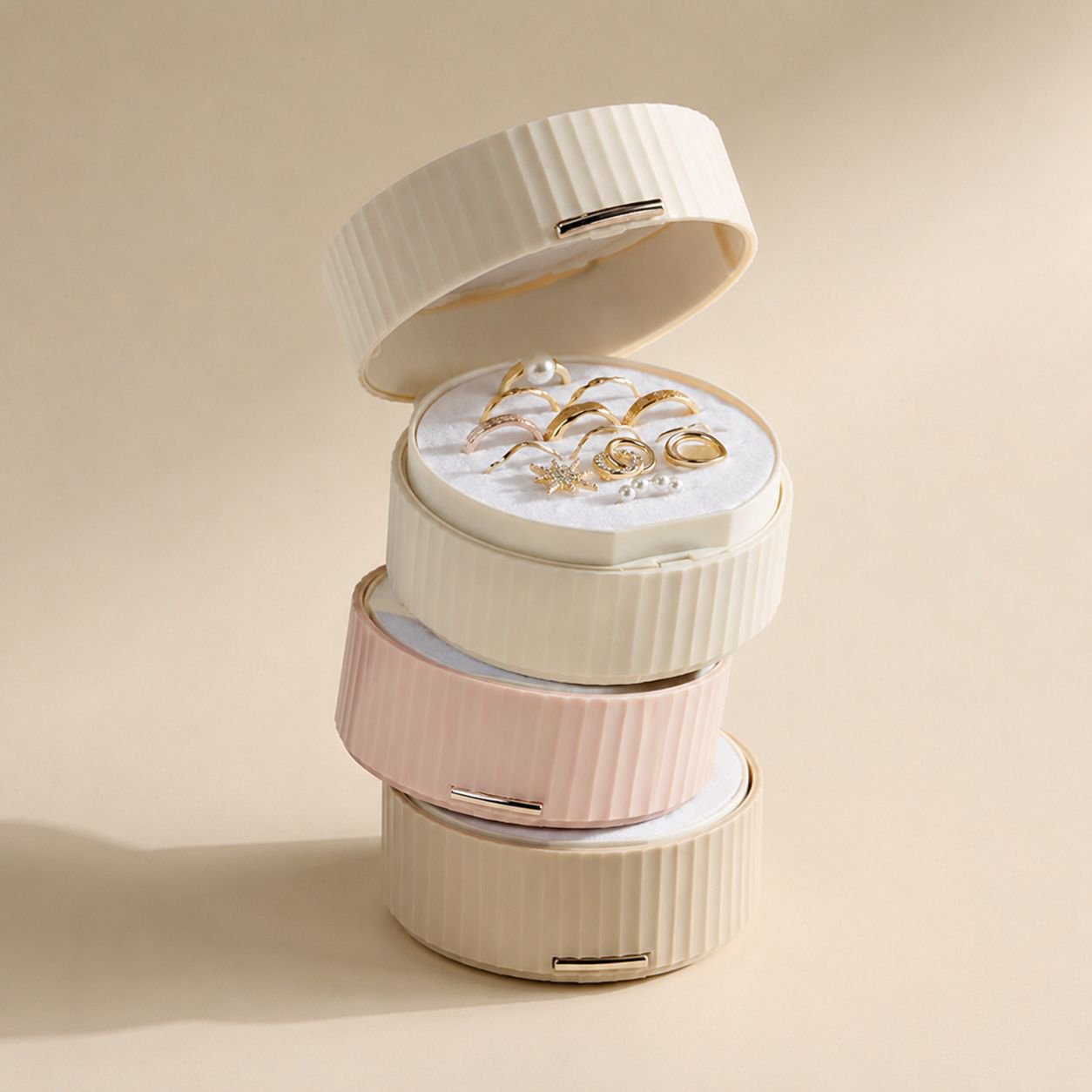 Chic and durable small jewelry box for women
