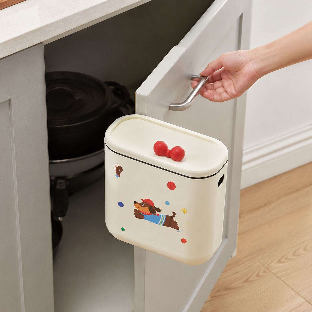 Space-saving kitchen trash can with lid