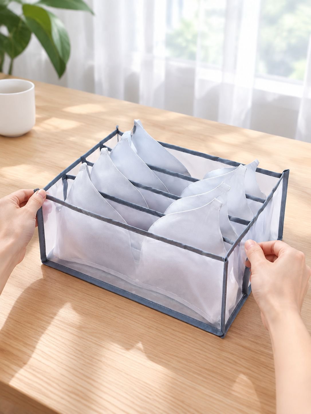 Schubladenbox mit unterschiedlichen Fächern für Wäsche
