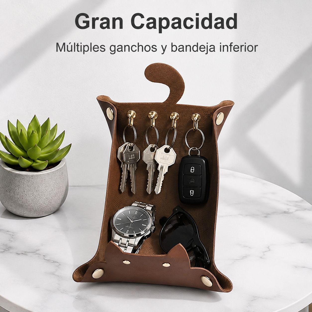 Caja de cuero para guardar llaves en la entrada.
