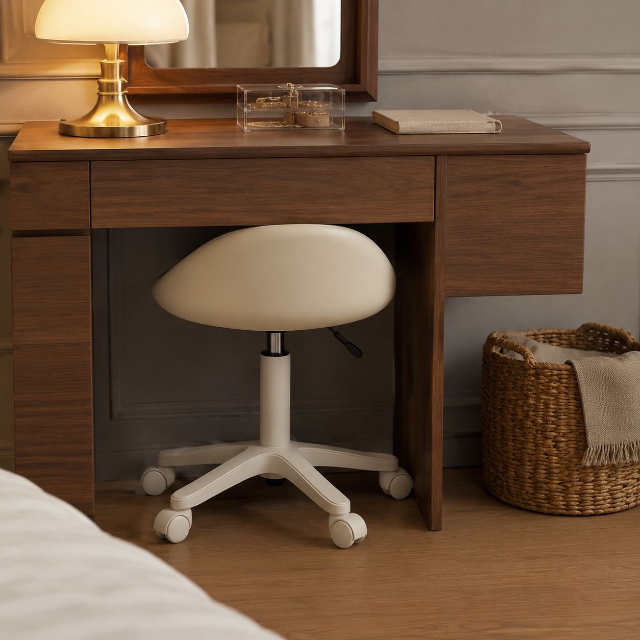 Girls’ Bedroom Cream-Style Makeup Chair with Low Back