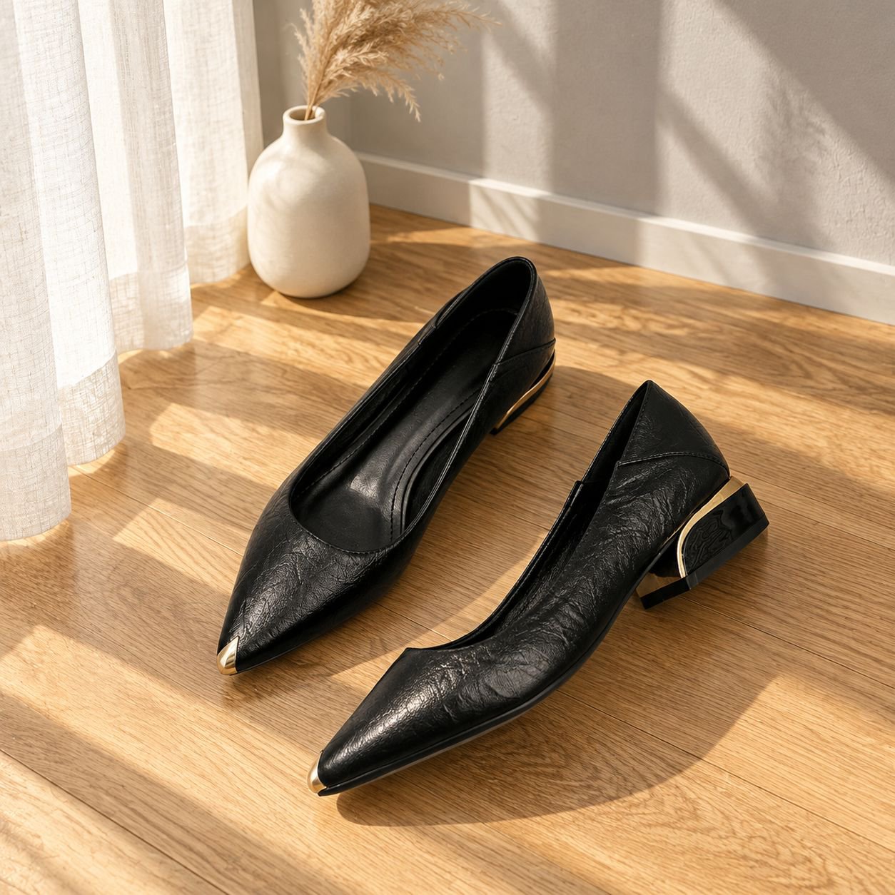  Damen-Slipper in Schwarz mit breitem Absat