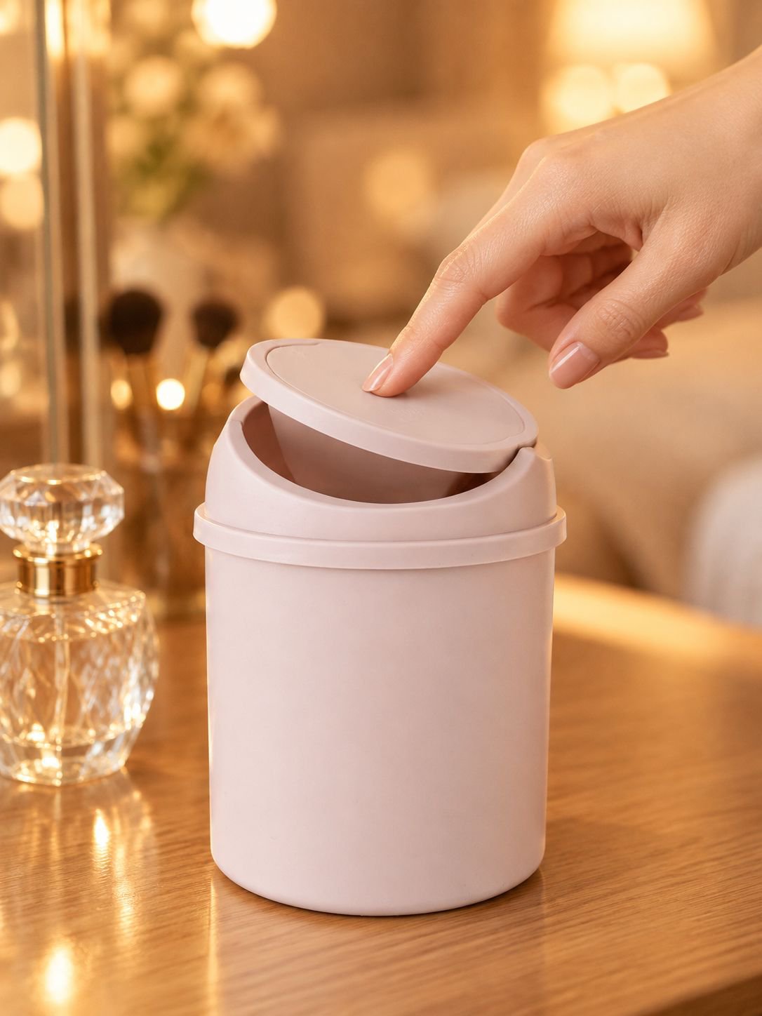 Cubo de basura mini con tapa y pulsador para tocador