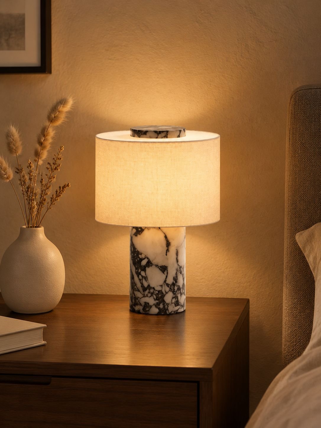 Stilvolle Tischlampe aus Marmor im Wohnzimmer