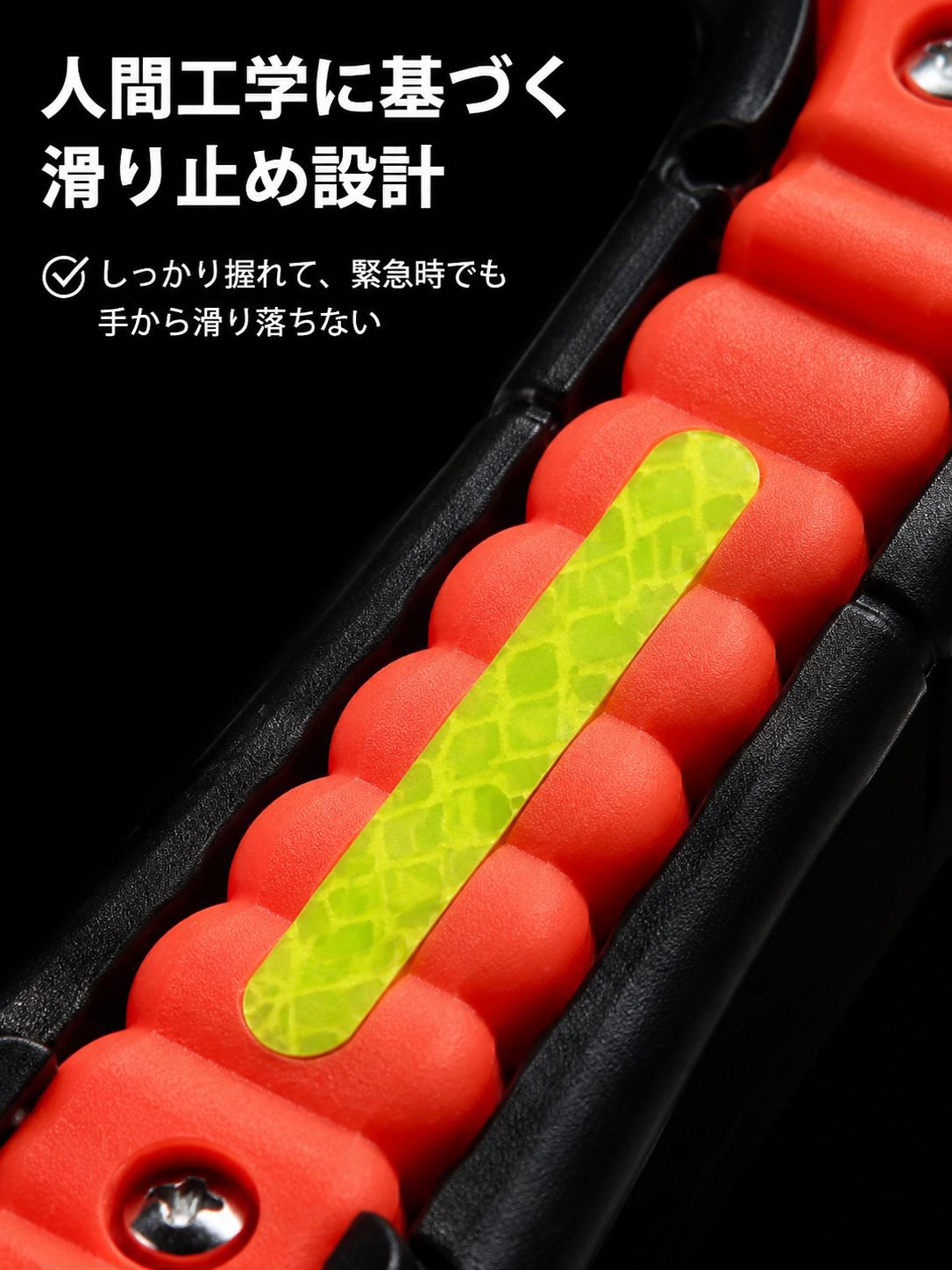 窓ガラスを割る脱出用ハンマーの使用例