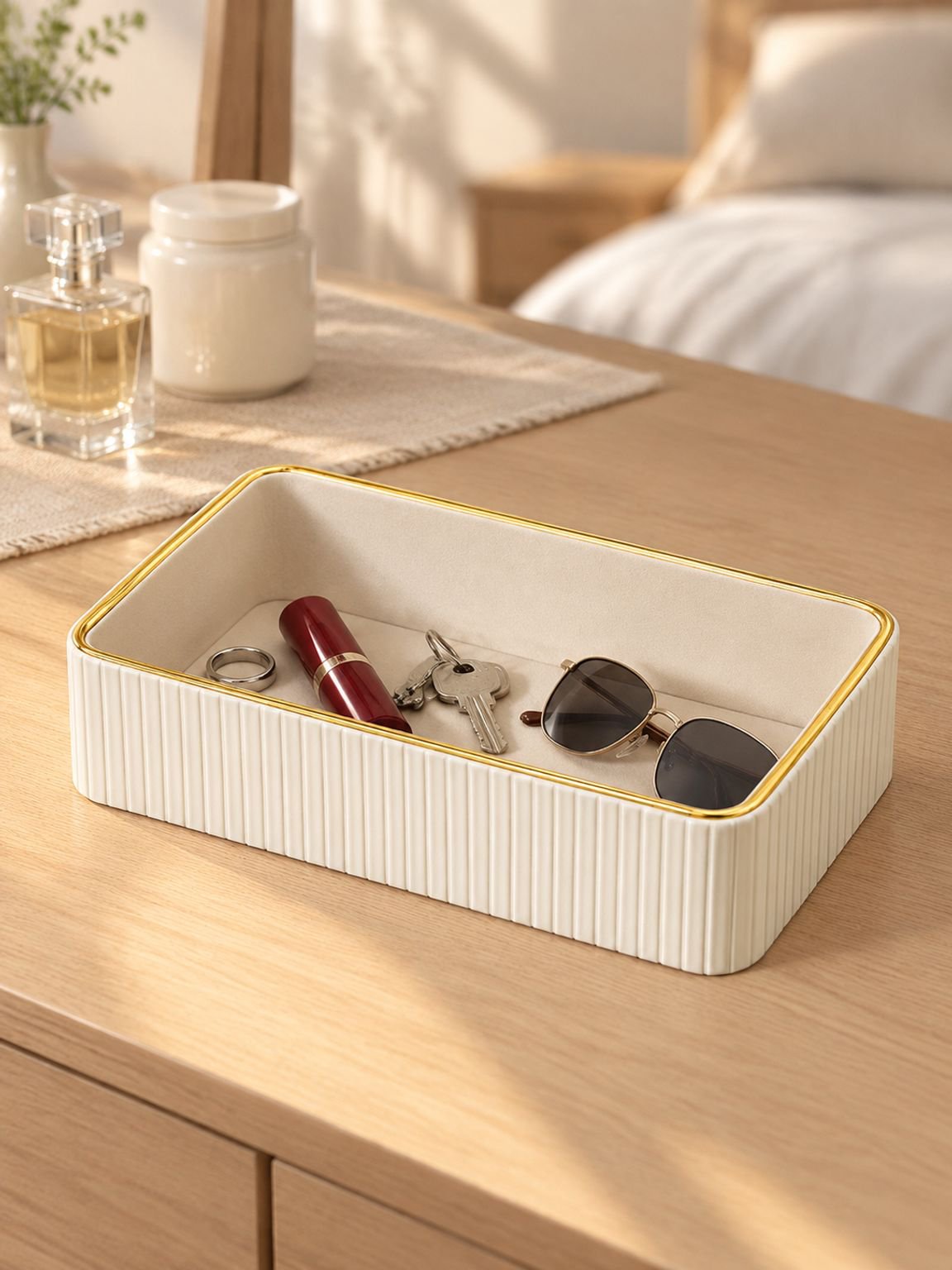 Elegante Aufbewahrungsbox für Kosmetikprodukte in Cremeweiß