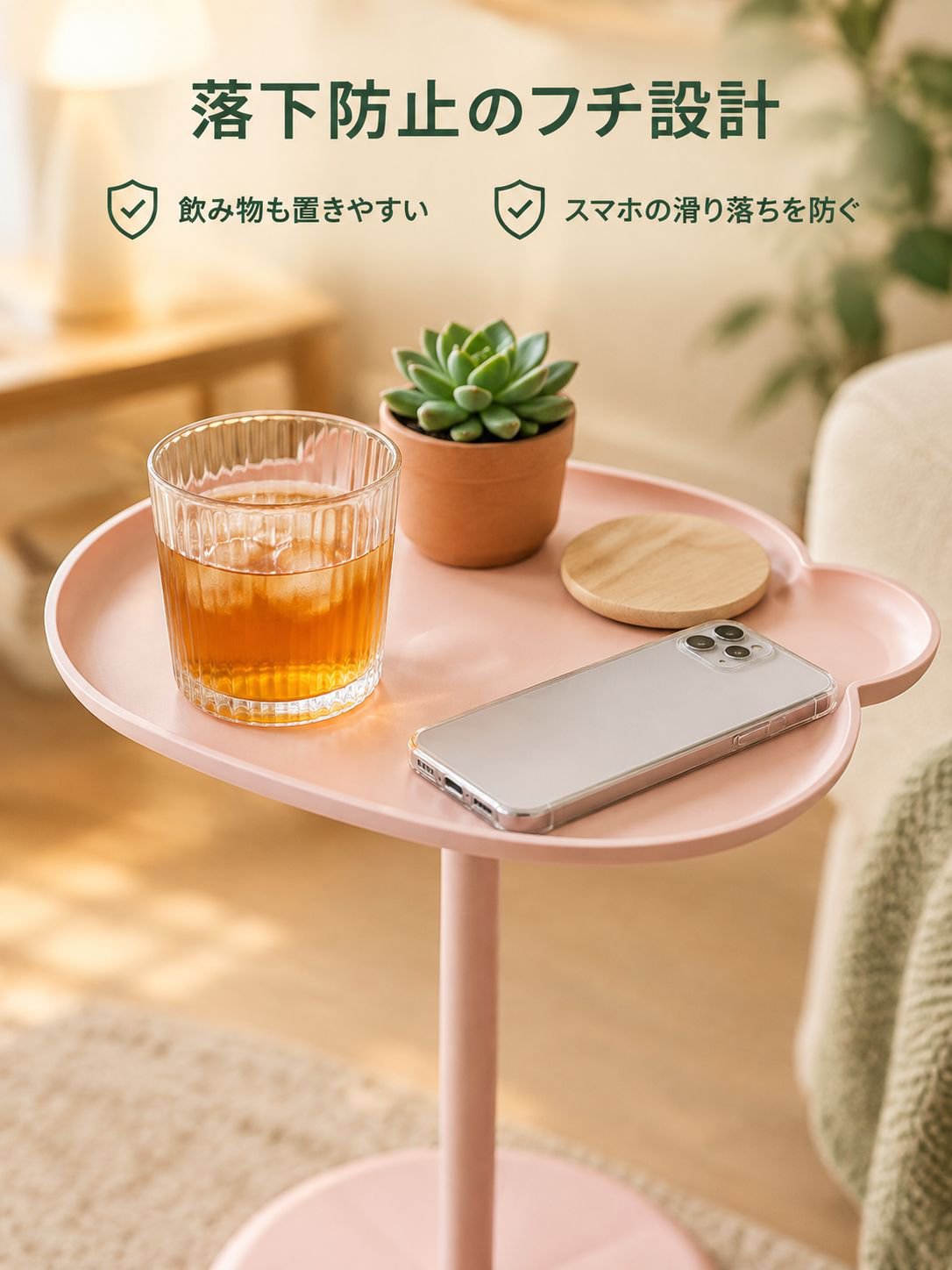 クマの置物付きサイドテーブル