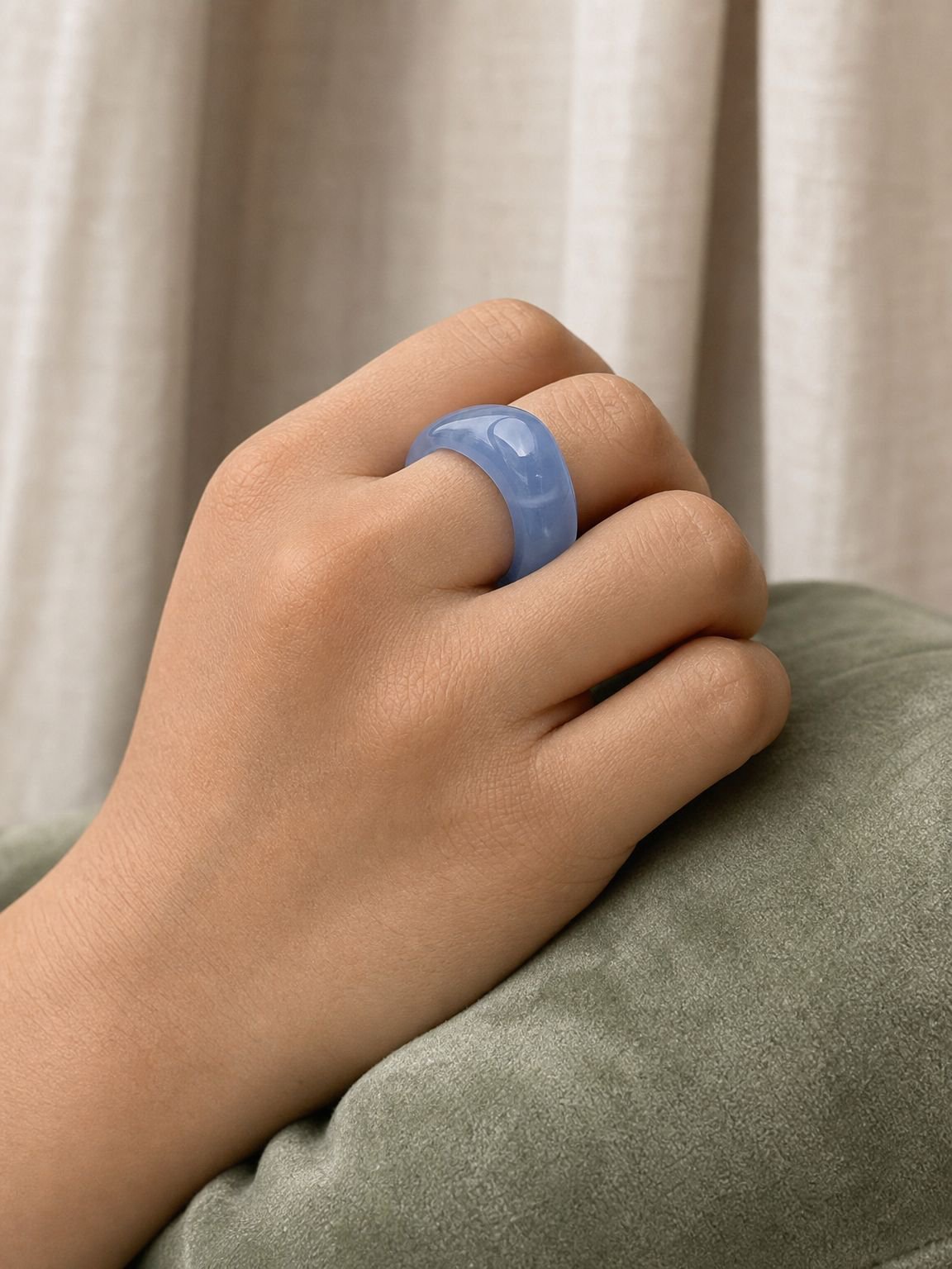 Hand wearing niche style resin geometric ring