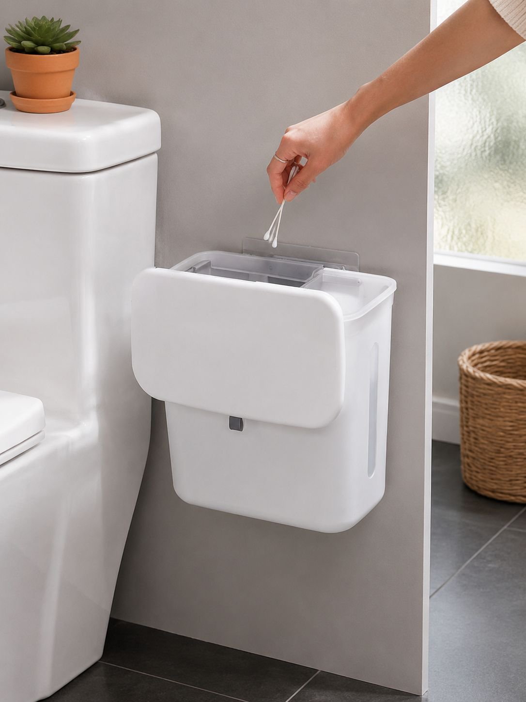 Cubo de basura compacto para espacios pequeños de cocina
