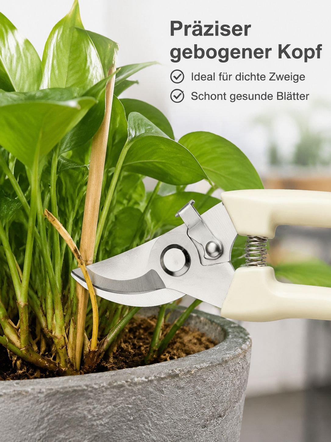 Ergonomische Edelstahl-Gartenschere im Garten verwendet