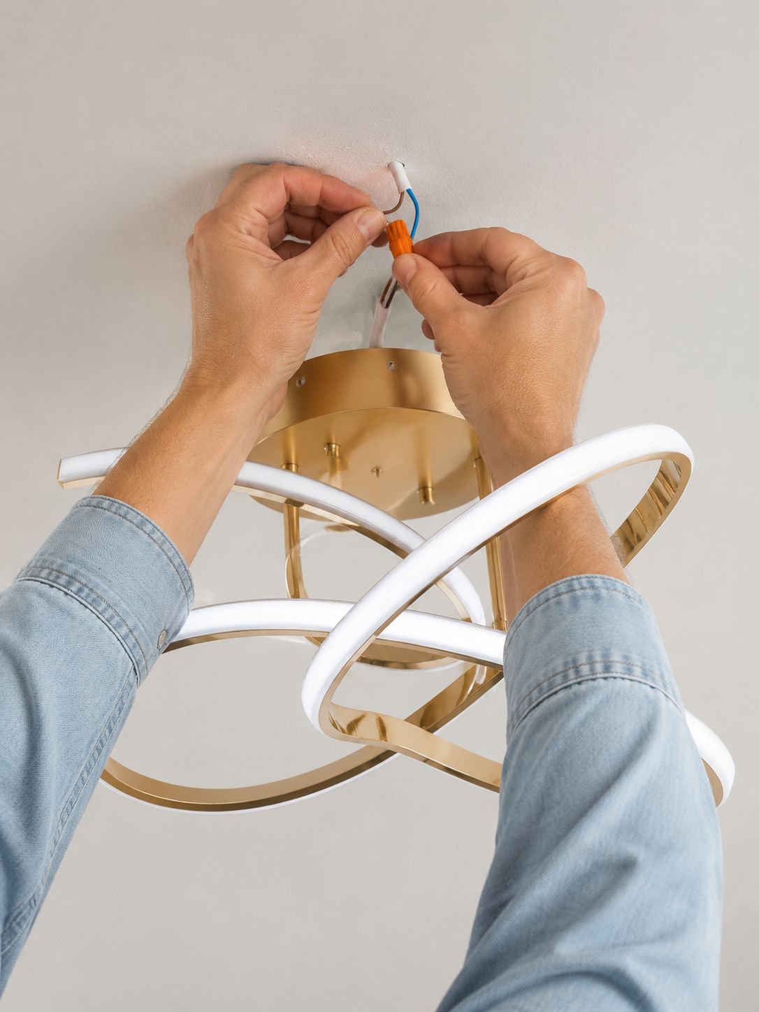 Lámpara de techo LED nórdica decorando espacio multifuncional