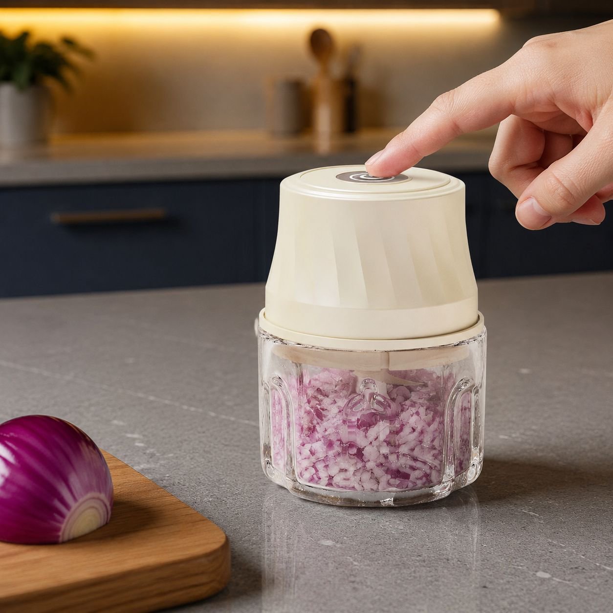 Easy-to-use electric garlic chopper appliance