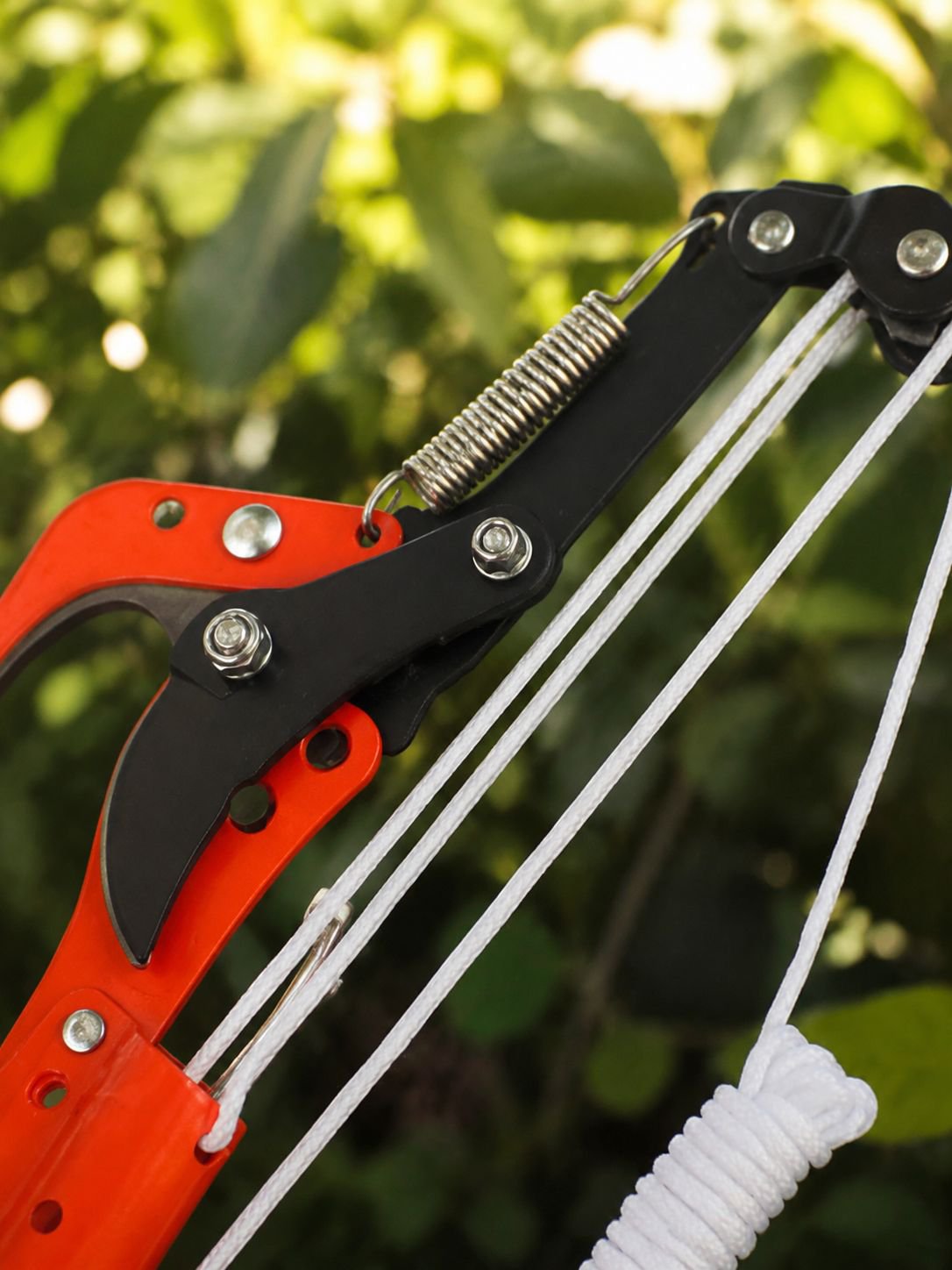 Pulley mechanism on long reach pruning shears