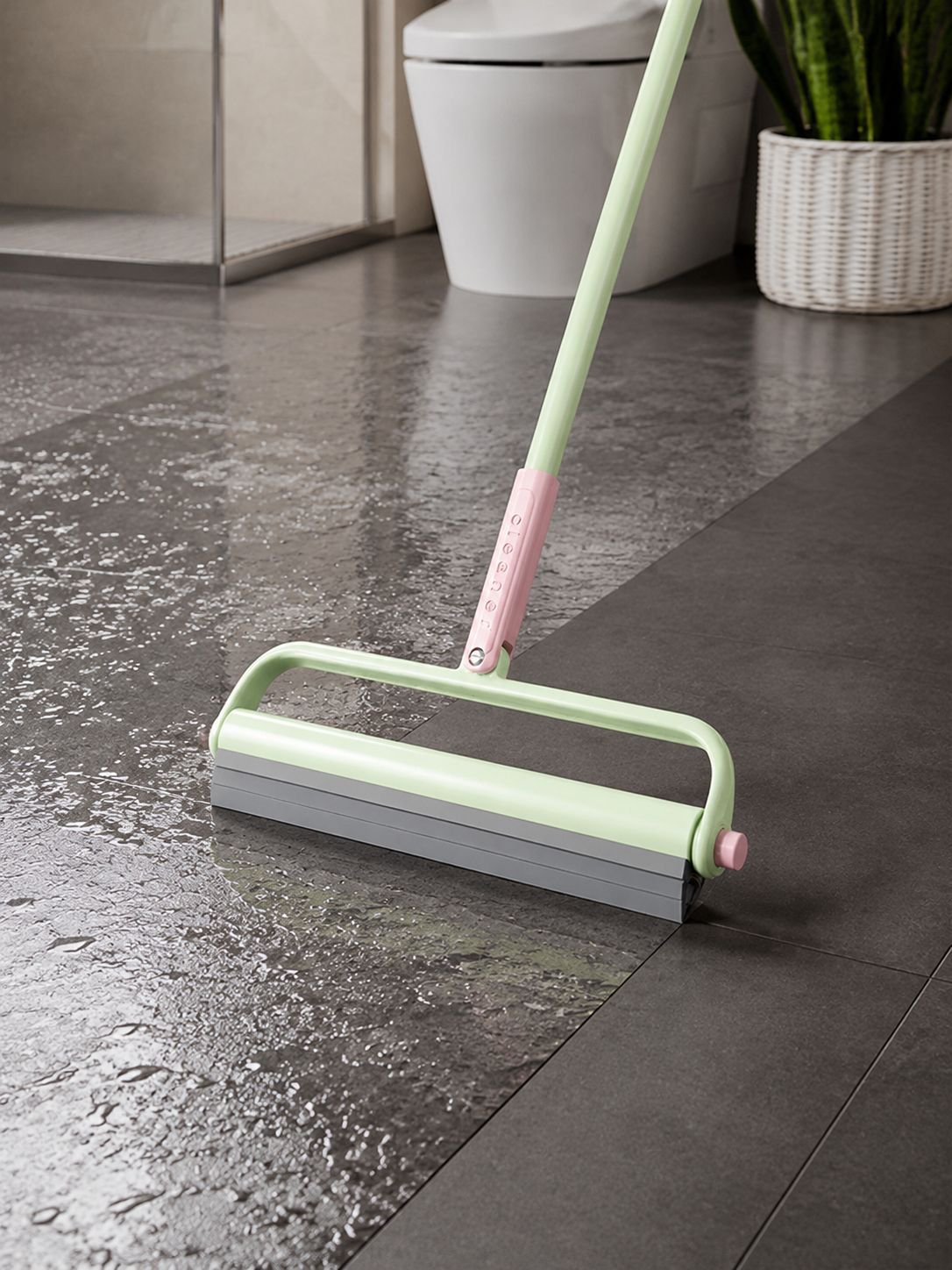 Bathroom floor brush with high-efficiency water scraper