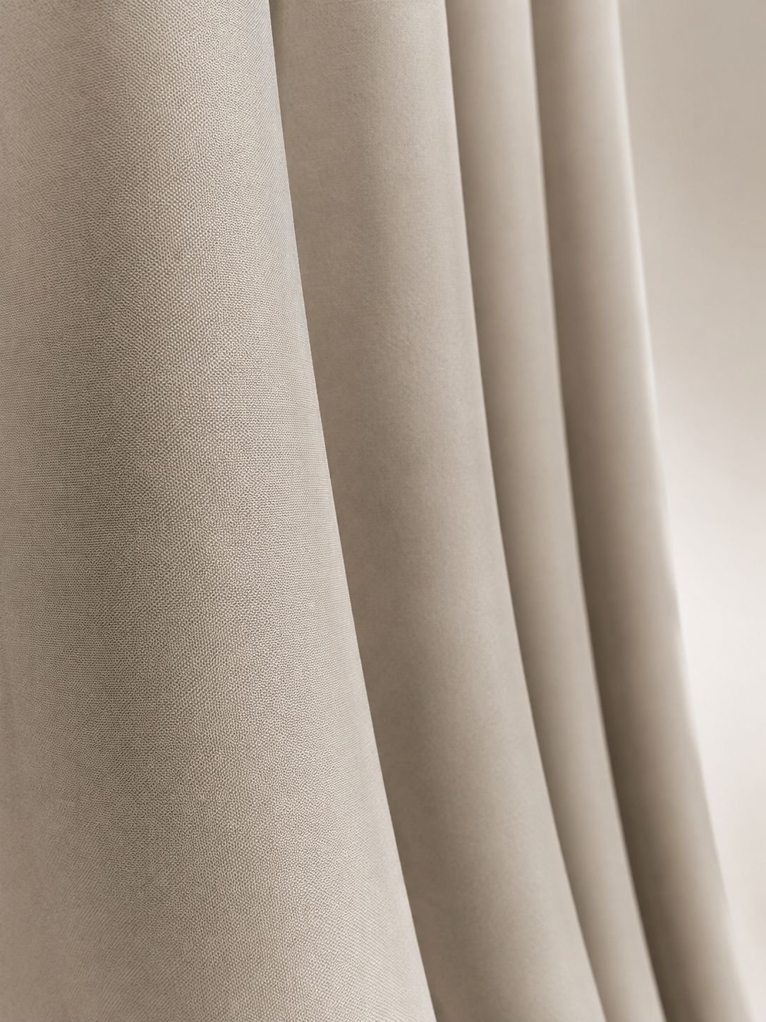 Cortina moderna para sala de estar con protección UV